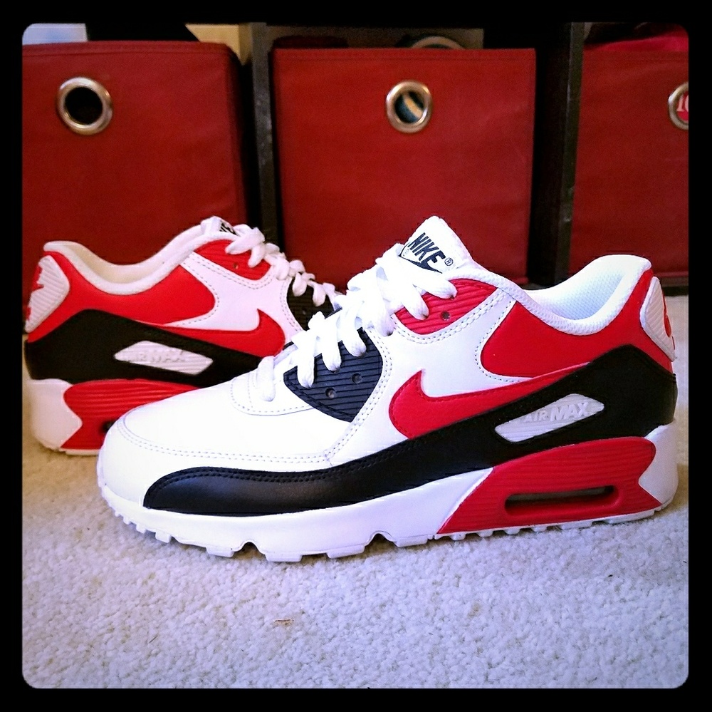 AirMax 8/8.5 women or 7 youth
